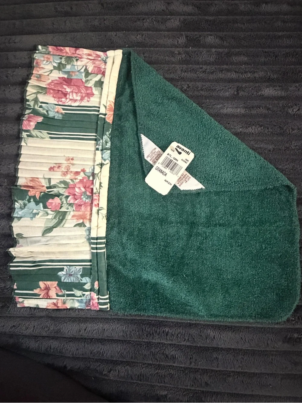 Avanti Green Bath Towel Set with Floral Pleated Trim